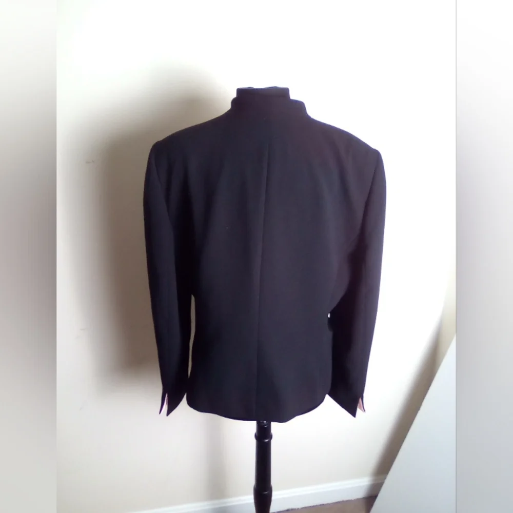 JONES WEAR SUIT Black Blazer with Pink Lapel SIZE 18 - Picture 3 of 4